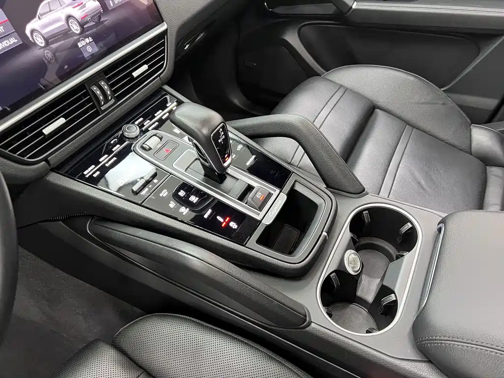 Porsche Cayenne — миниатюра 16