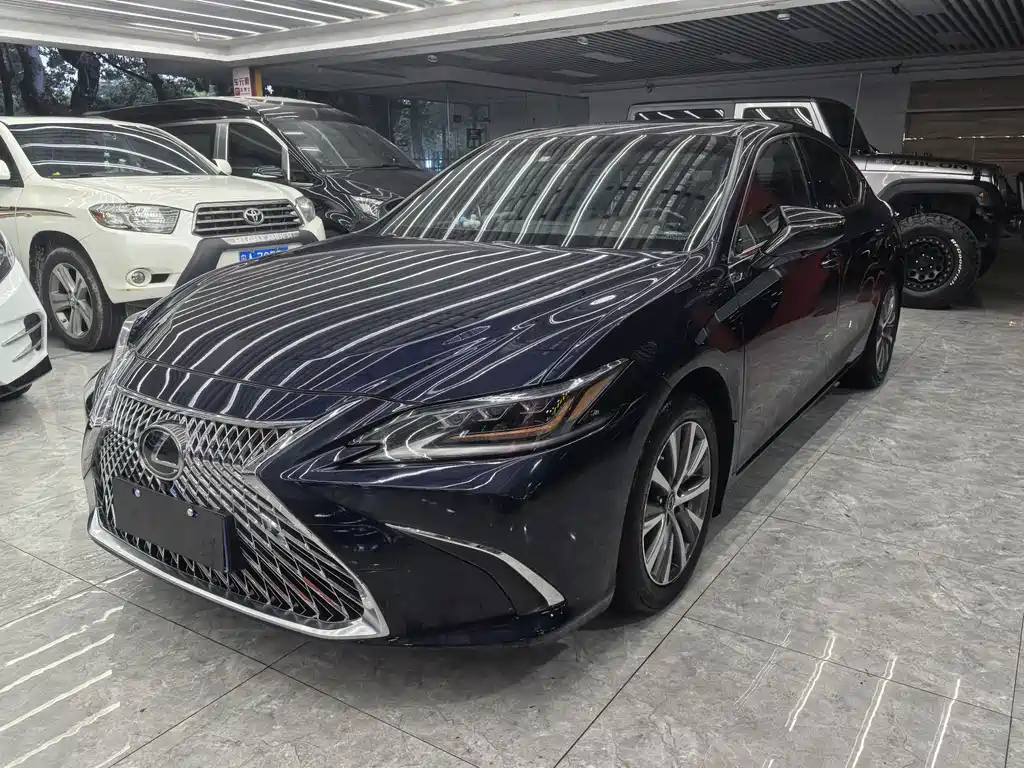 Lexus ES 2021