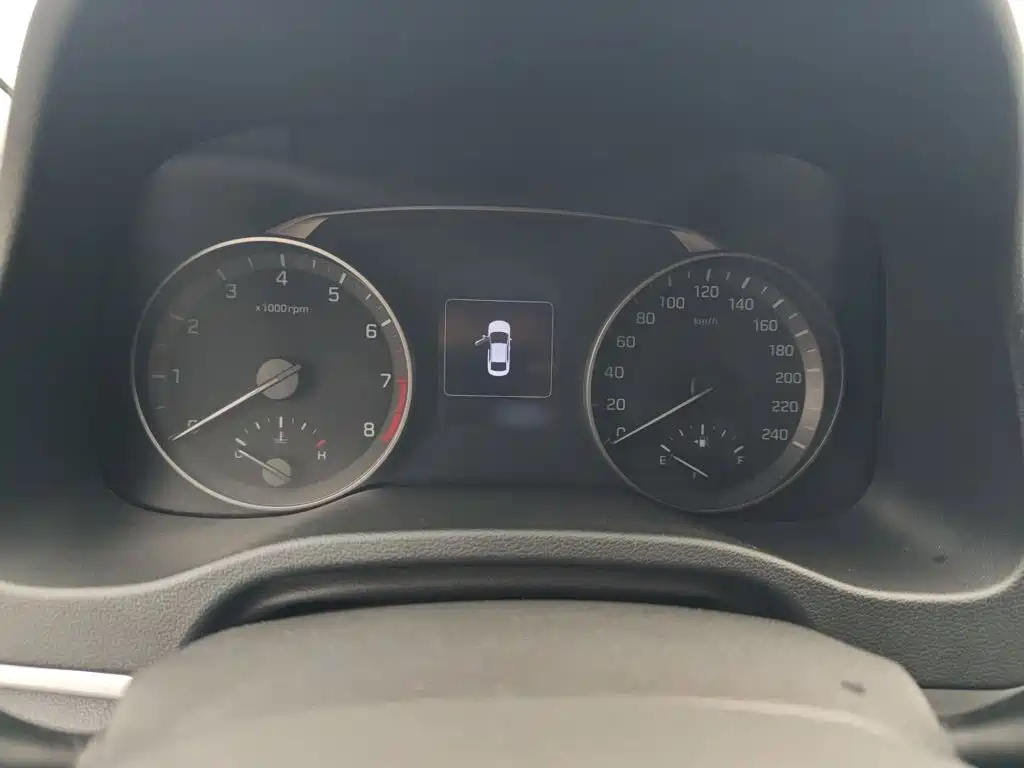 Hyundai Elantra — миниатюра 6