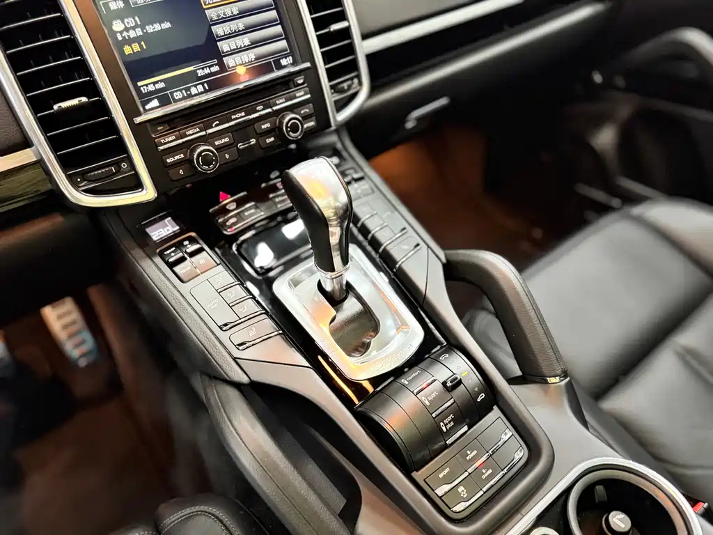 Porsche Cayenne Hybrid — миниатюра 16