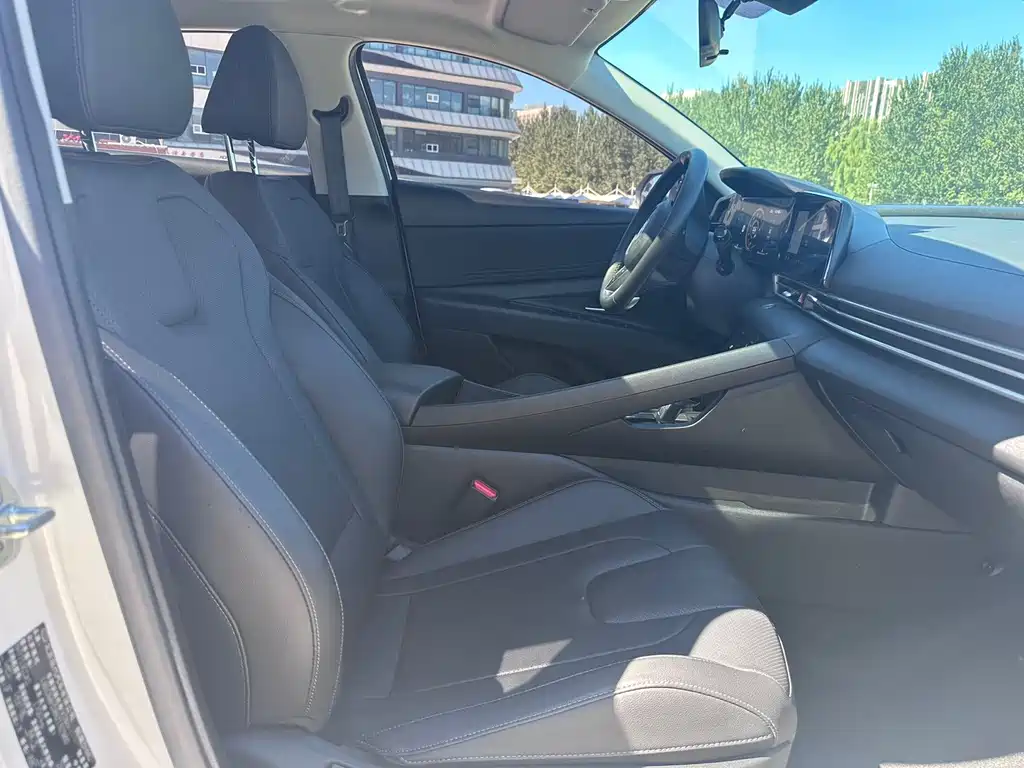 Hyundai Elantra — миниатюра 18