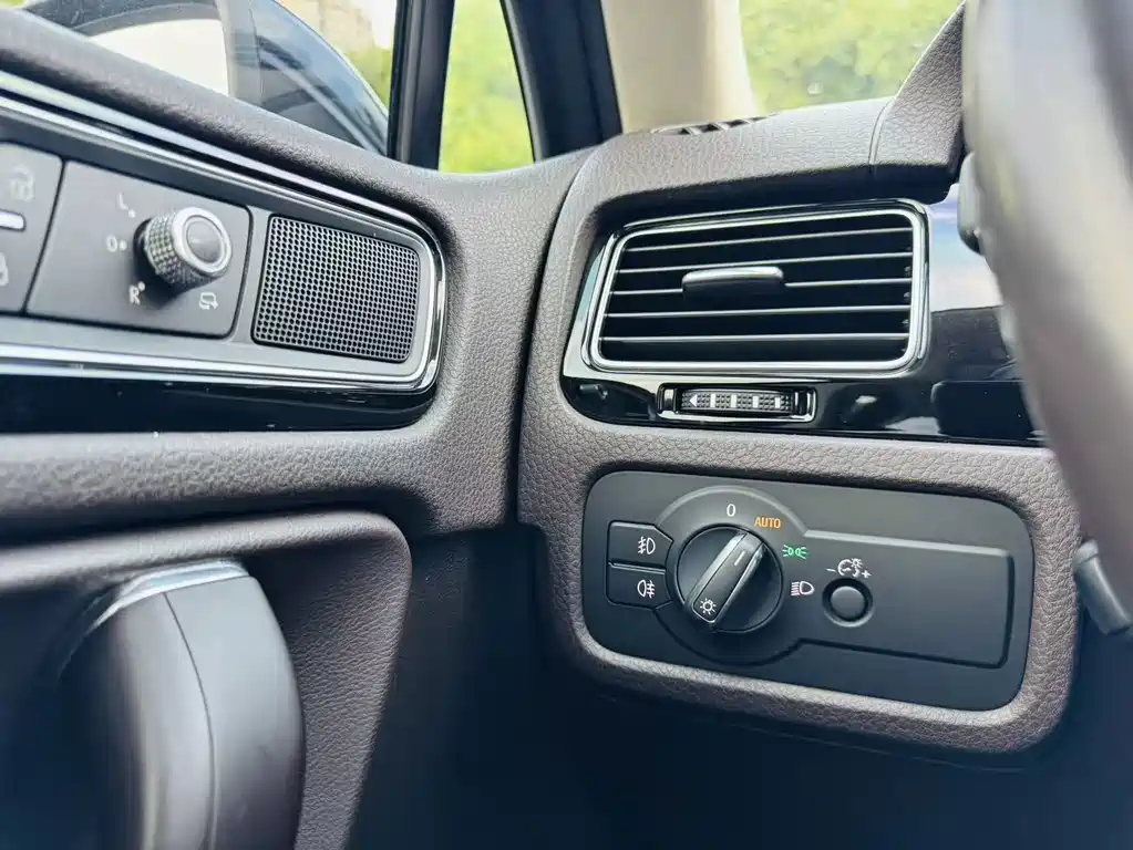 Volkswagen Touareg — миниатюра 20
