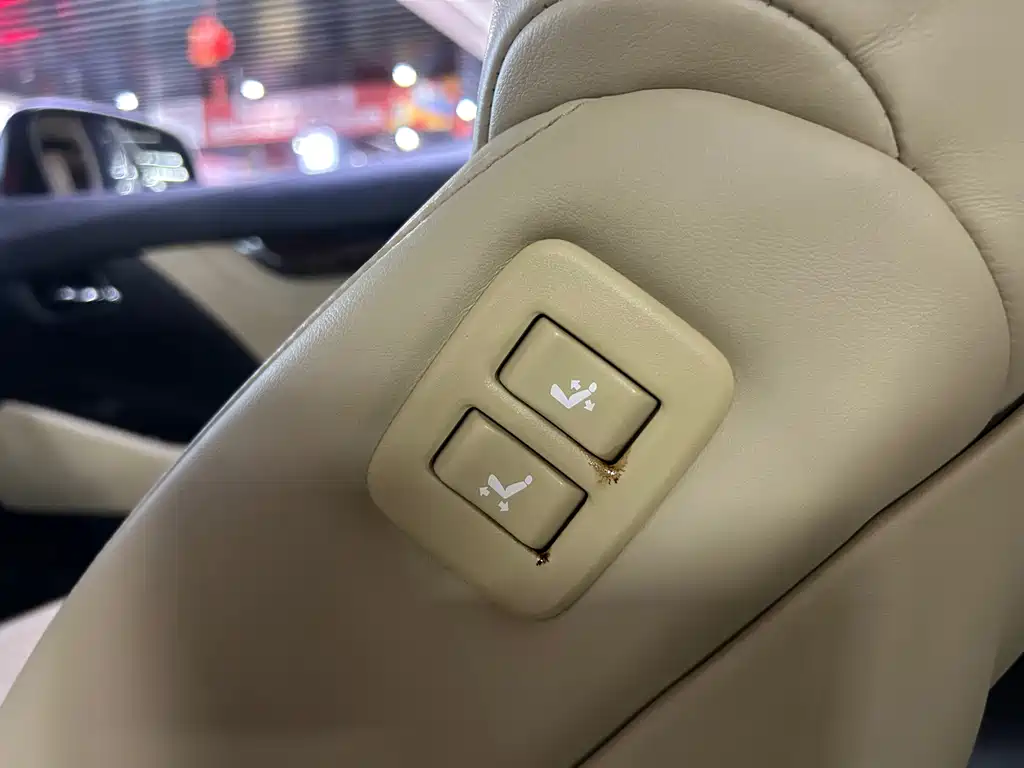 Toyota Alphard — миниатюра 24