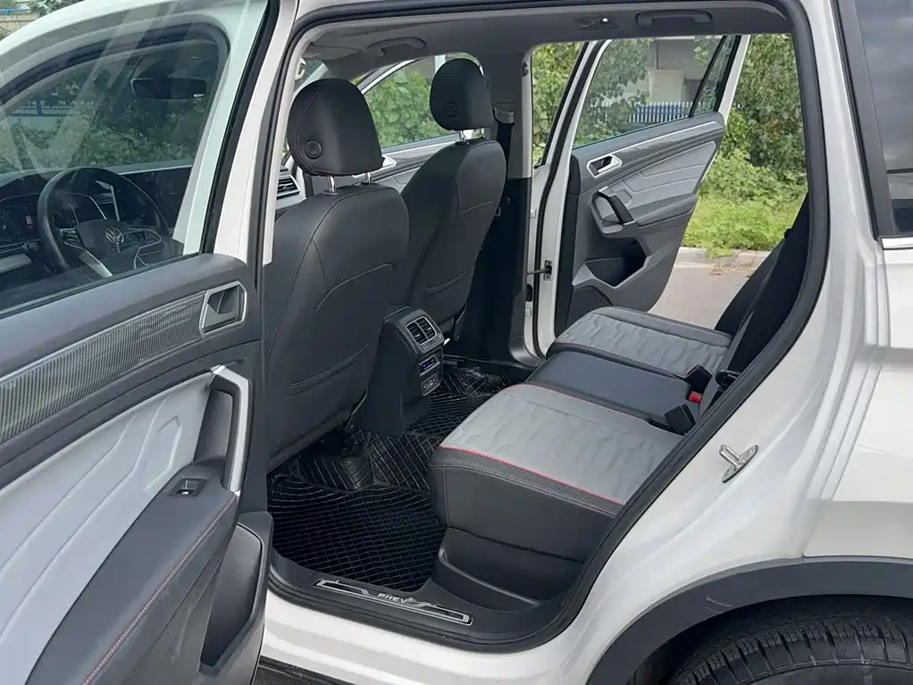 Volkswagen Tiguan L PHEV — миниатюра 17