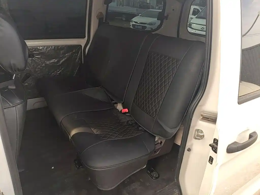 Wuling Hongguang V — миниатюра 13