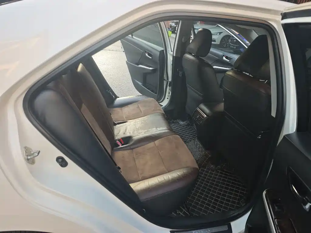 Toyota Camry — миниатюра 10