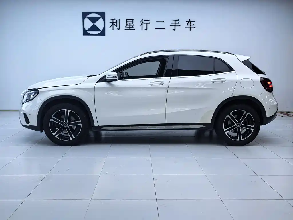 MERCEDES-BENZ  GLA