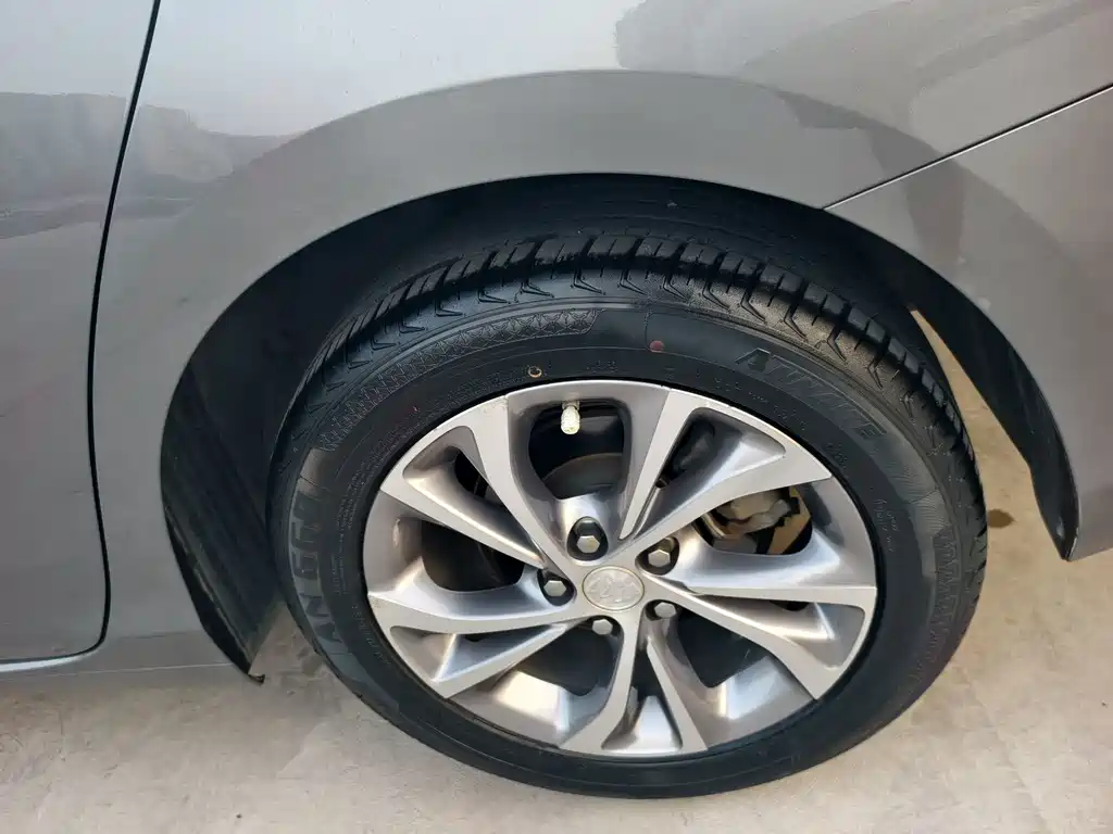 Buick Verano — миниатюра 10