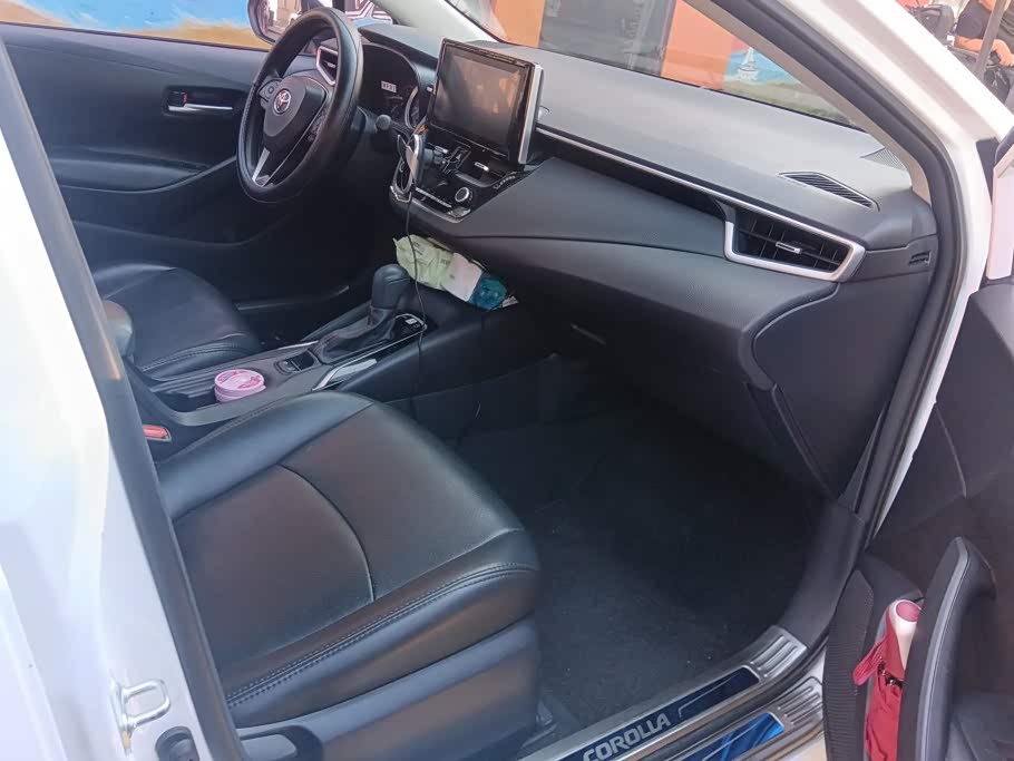 Toyota Corolla 1.2 л 2022 г. Белый, пробег 40400 км