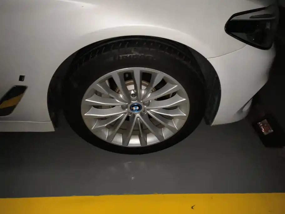 BMW 5 Series New Energy — миниатюра 6