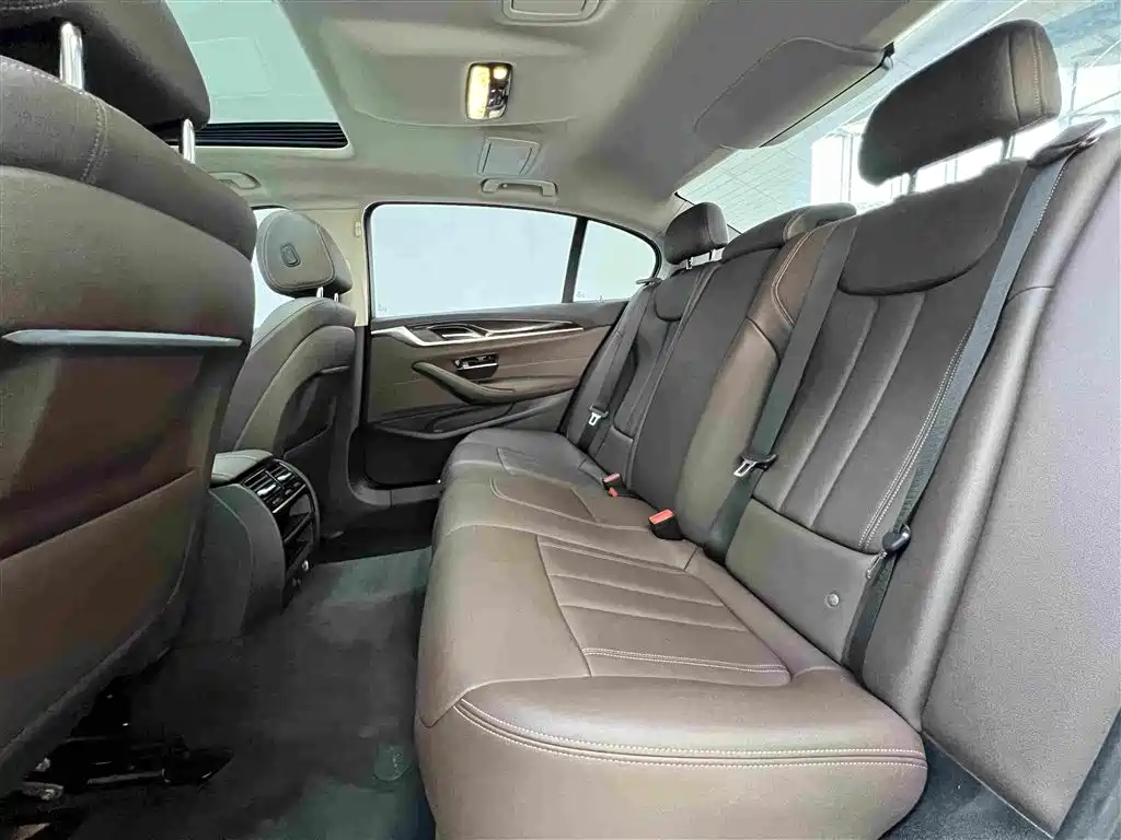 BMW 5 Series — миниатюра 20