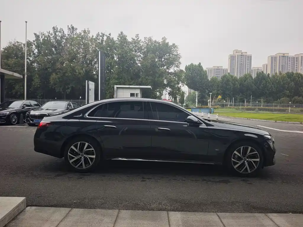 Mercedes-Benz E-Class — миниатюра 4