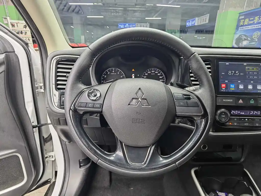 MITSUBISHI OUTLANDER