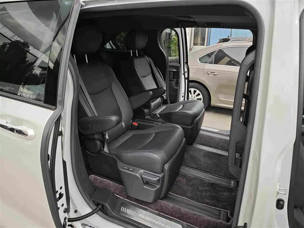 Toyota Sienna — миниатюра 10