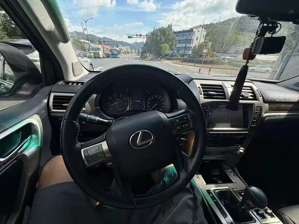 Lexus GX — миниатюра 5