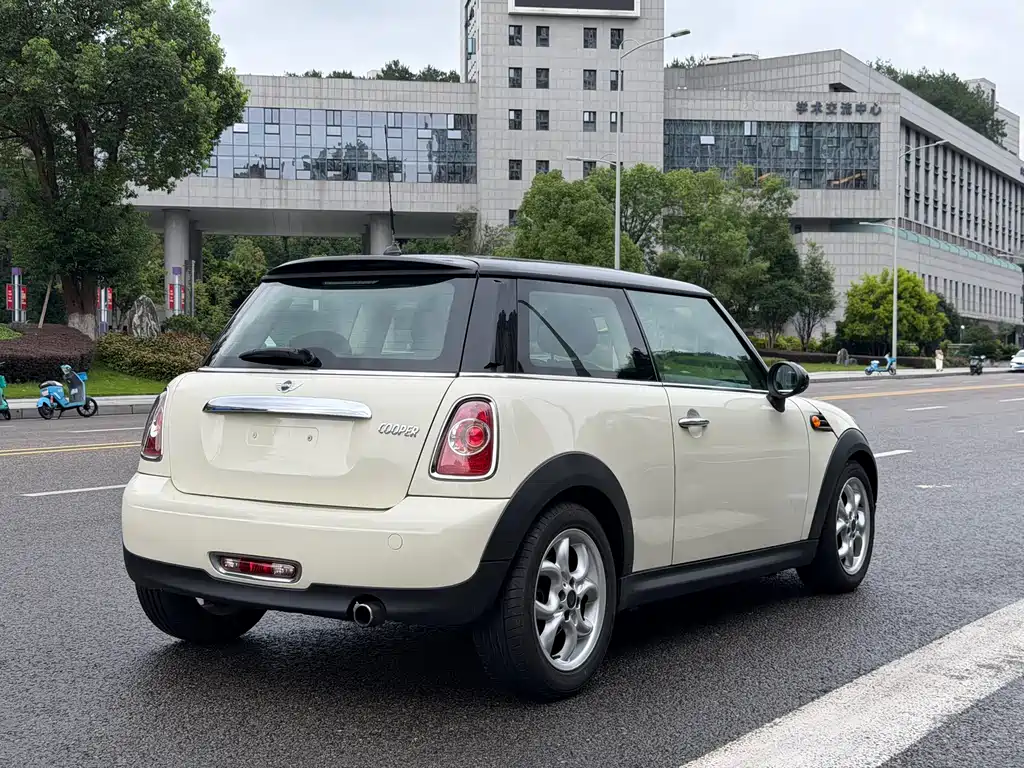 Mini Mini 2011 1.6L COOPER Fun