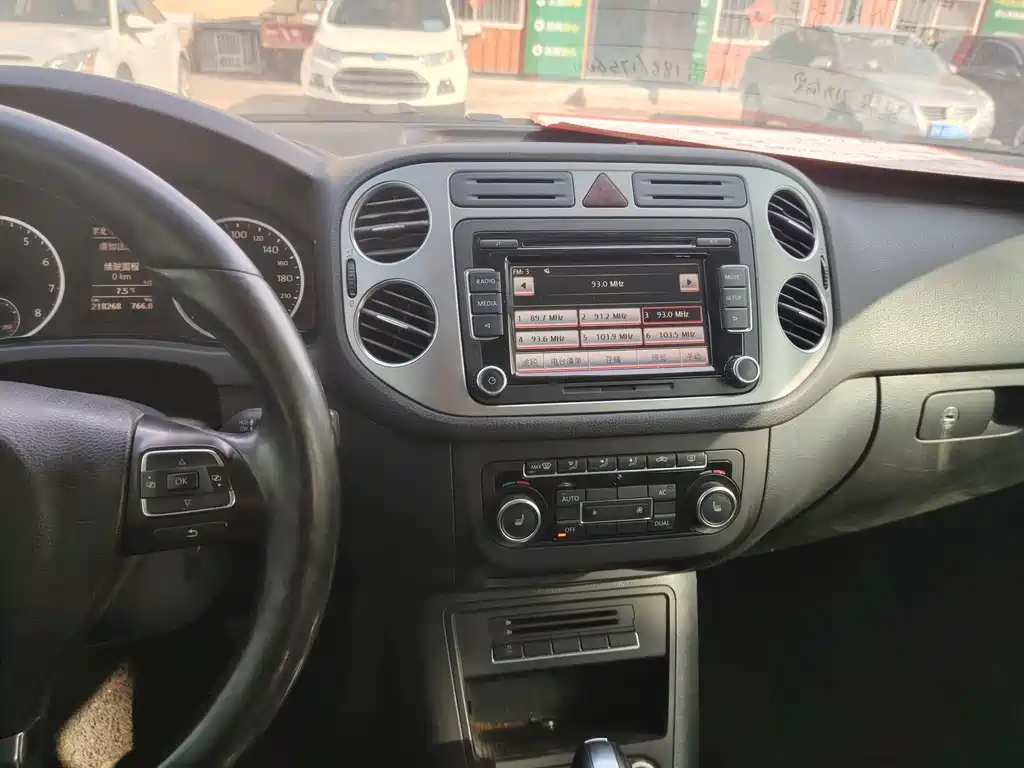 Volkswagen Tiguan 2012 1.8TSI AT