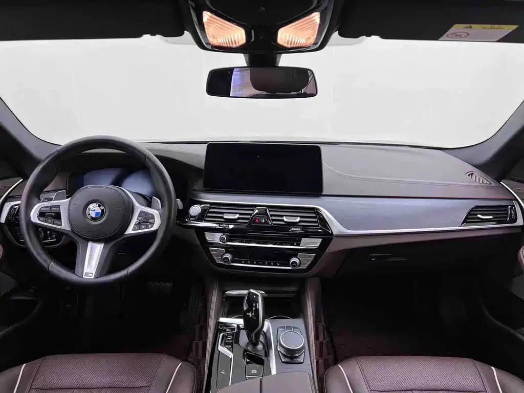 BMW 5 Series — миниатюра 17