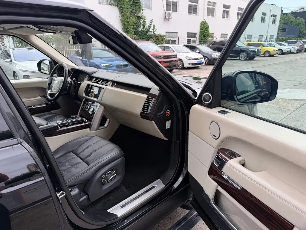 Land Rover Range Rover — миниатюра 6
