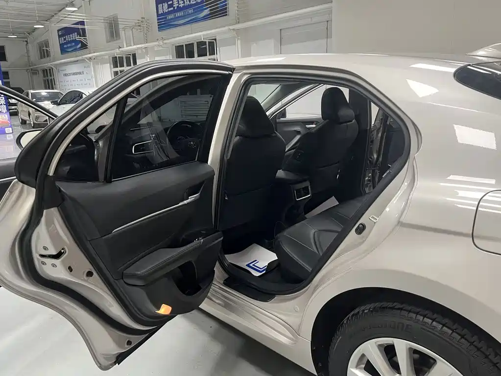 Toyota Camry — миниатюра 13