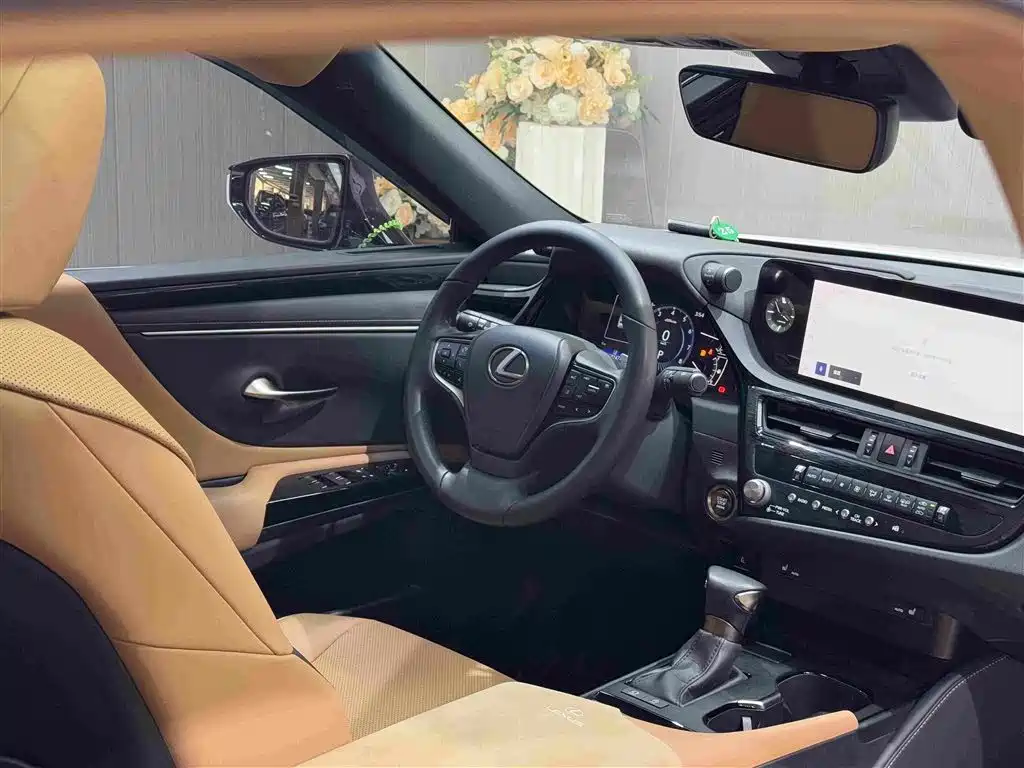Lexus ES 2022 260