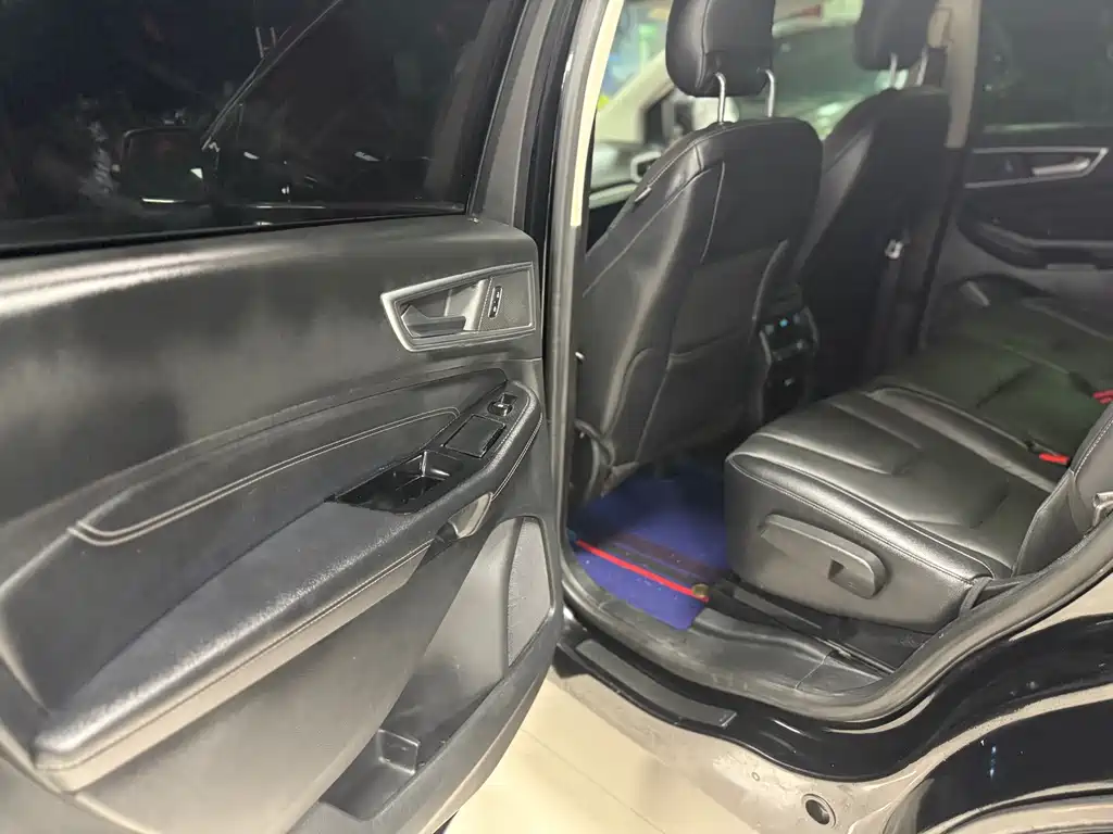 Ford Edge — миниатюра 6