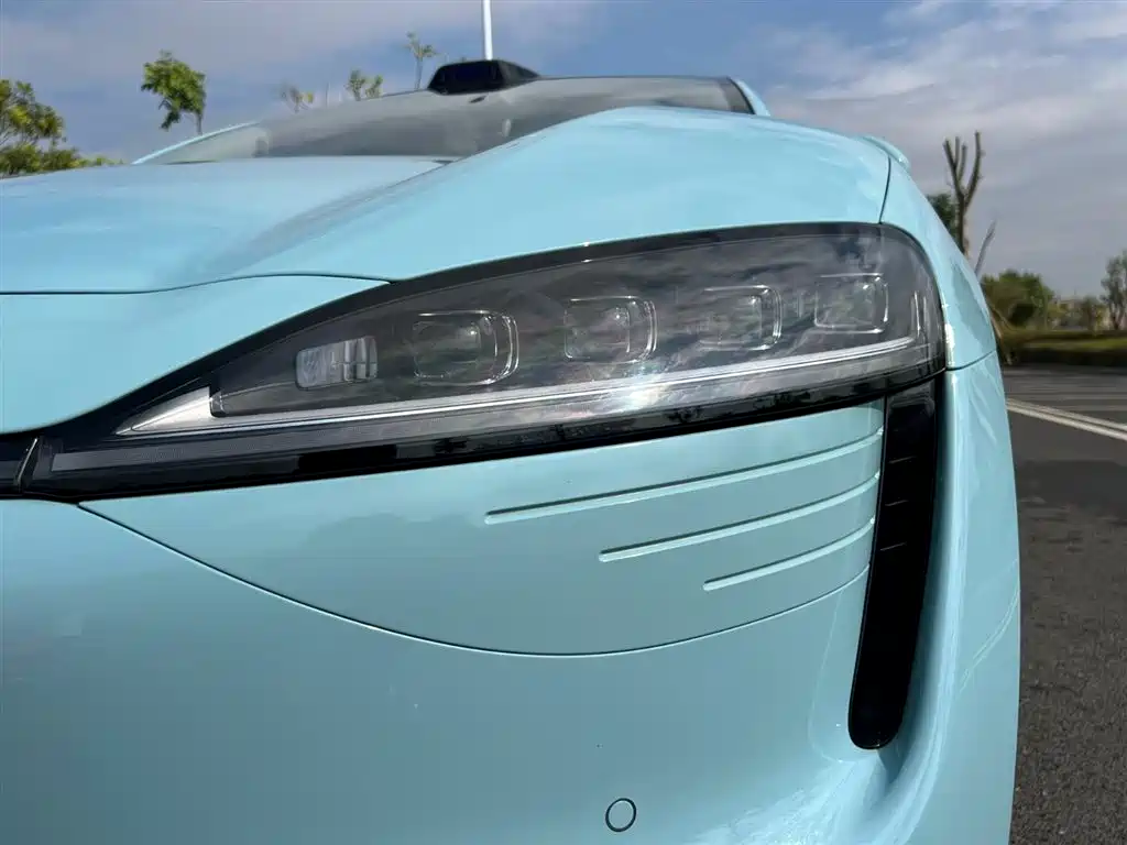 AITO WISDOM WORLD R7