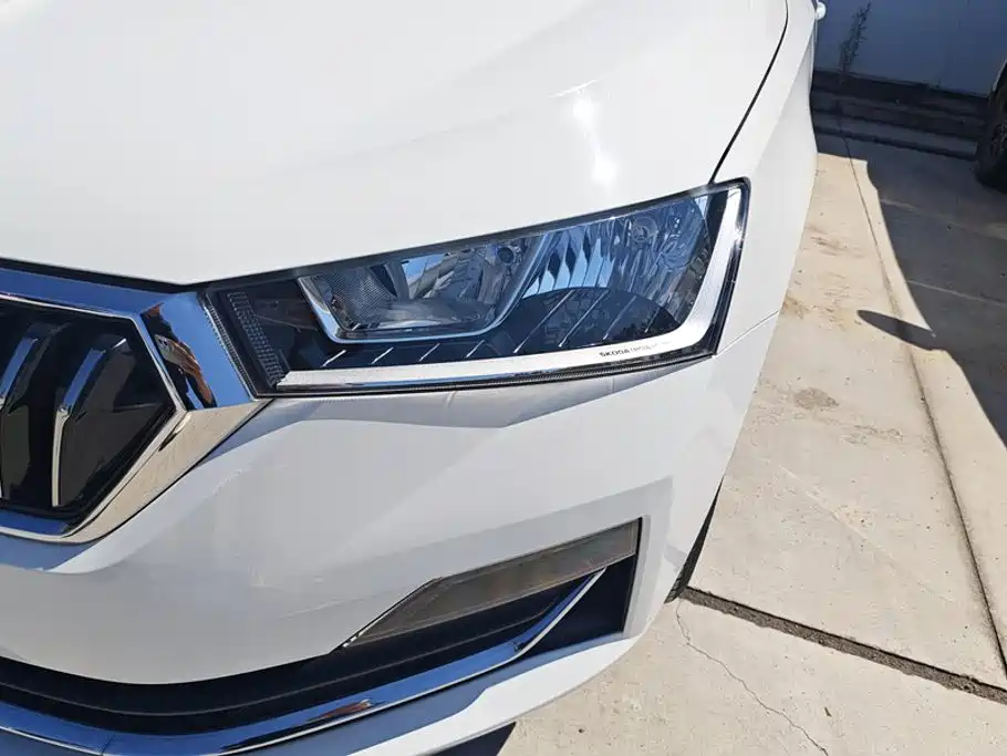 Skoda Rapid — миниатюра 5