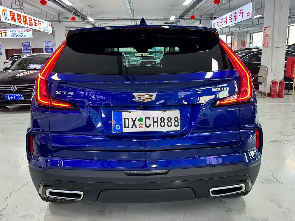 CADILLAC XT4