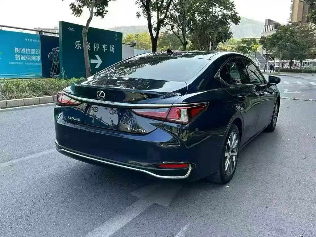 LEXUS ES