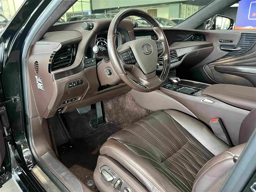 Lexus LS — миниатюра 2