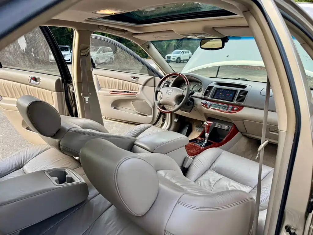 Toyota Camry — миниатюра 6