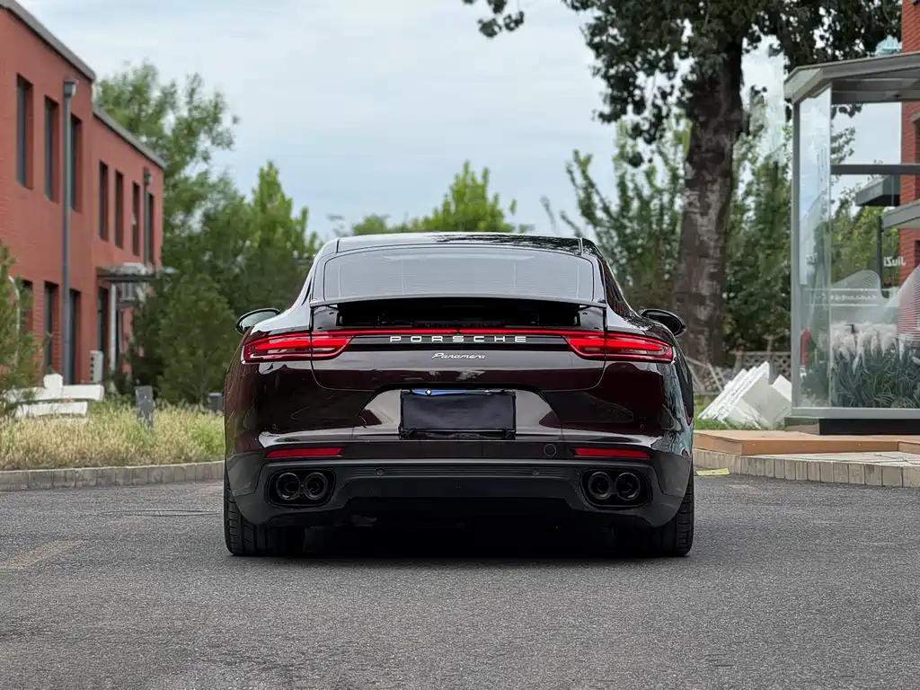 PORSCHE PANAMERA