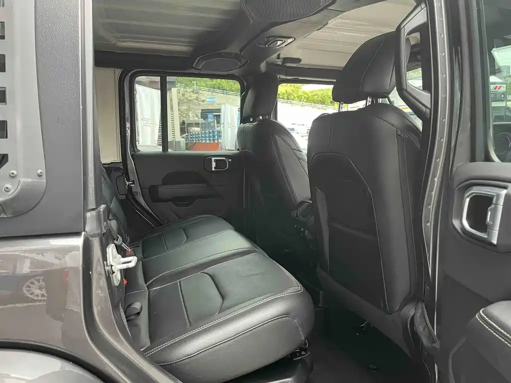 Jeep Wrangler PHEV — миниатюра 6