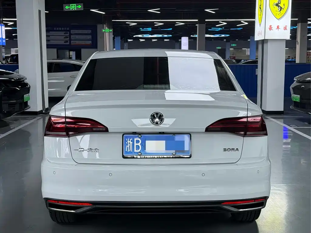 VOLKSWAGEN BORA