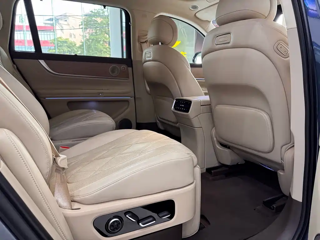 AITO ASK THE WORLD M9