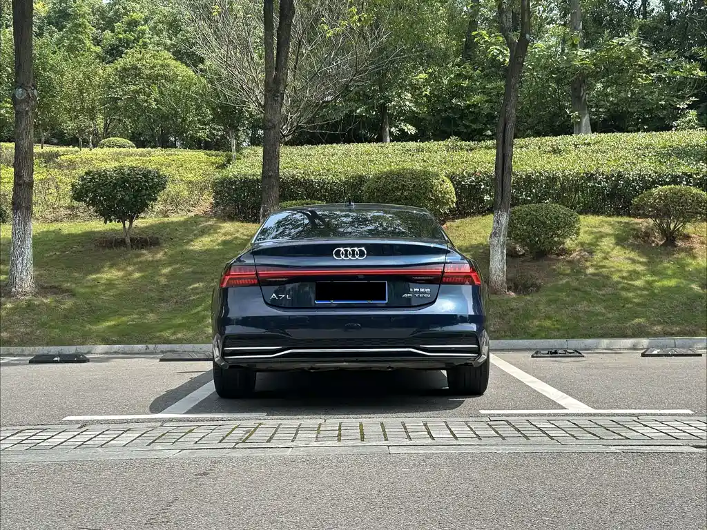 Audi A7L — миниатюра 12