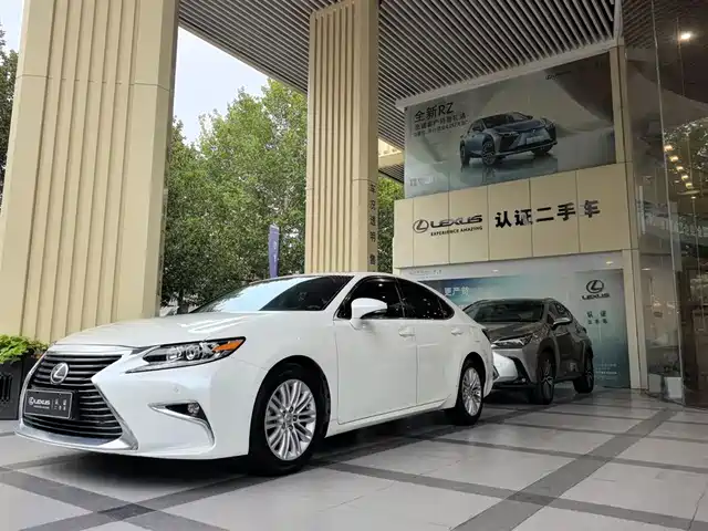 LEXUS  ES 2017