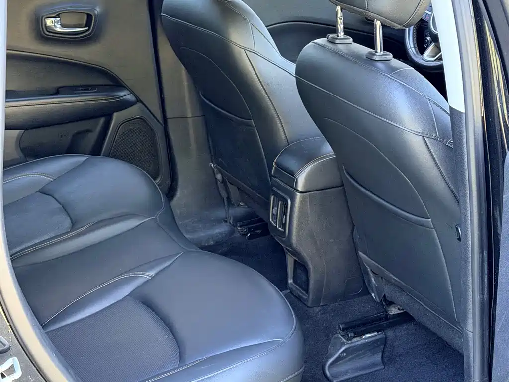 Jeep Compass — миниатюра 10