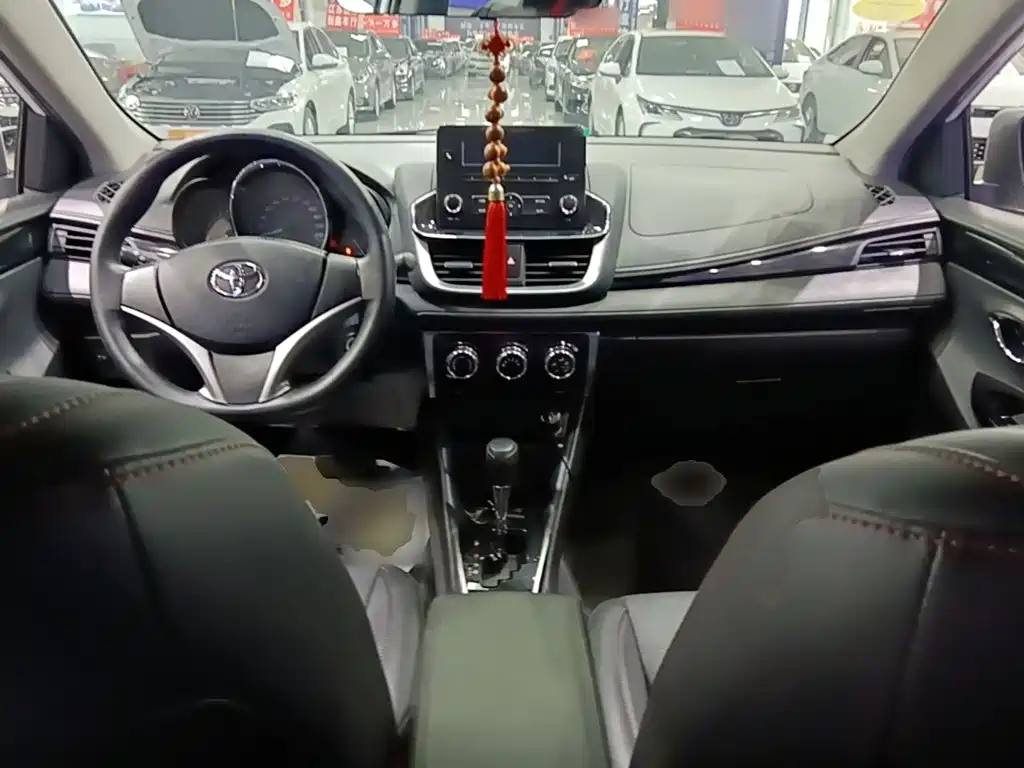 Toyota Yaris L — миниатюра 10