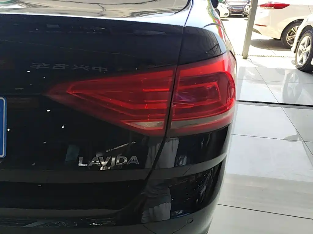 Volkswagen Lavida — миниатюра 8