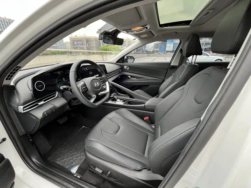 Hyundai Elantra — миниатюра 5