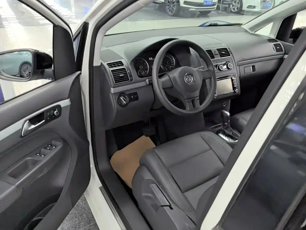 Volkswagen Touran — миниатюра 16