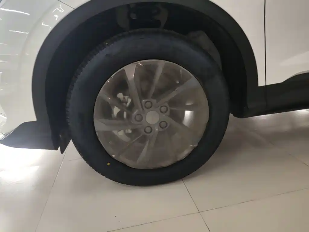Geely Binyue — миниатюра 23