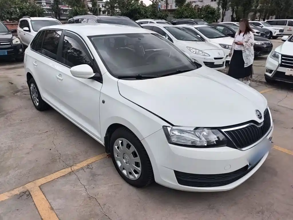 Skoda Rapid Spaceback — миниатюра 4