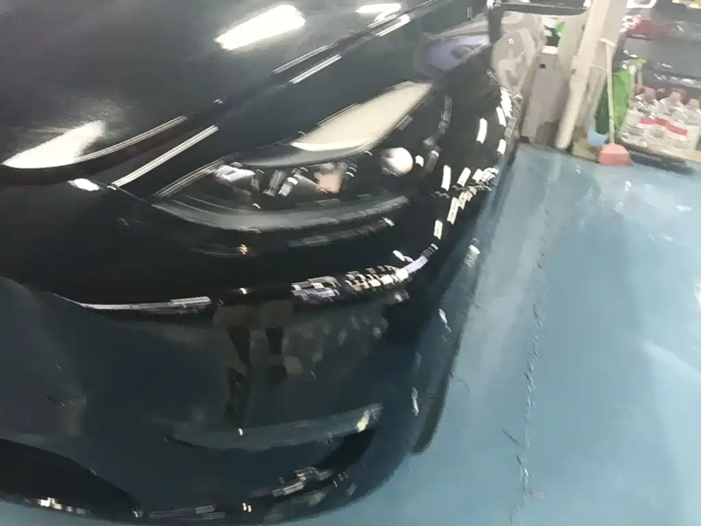 Tesla Model Y — миниатюра 24