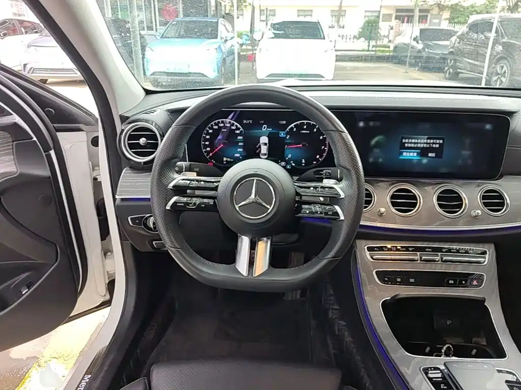 Mercedes-Benz E-Class — миниатюра 11