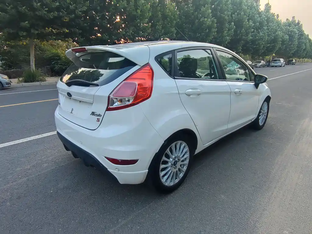 Ford Fiesta 2014 1.0 GTDi AT