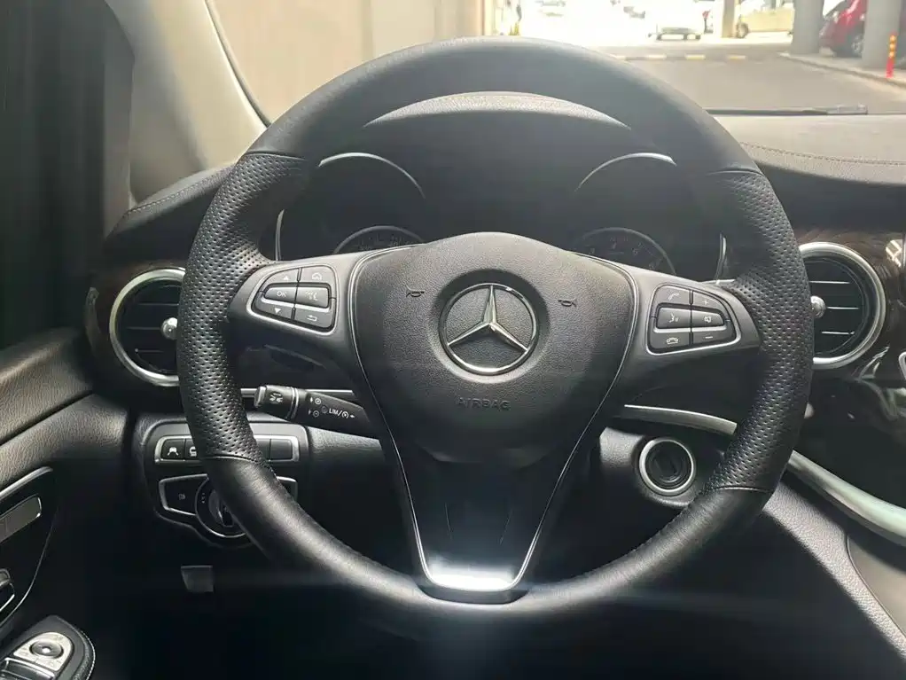 Mercedes-Benz V-Class — миниатюра 13
