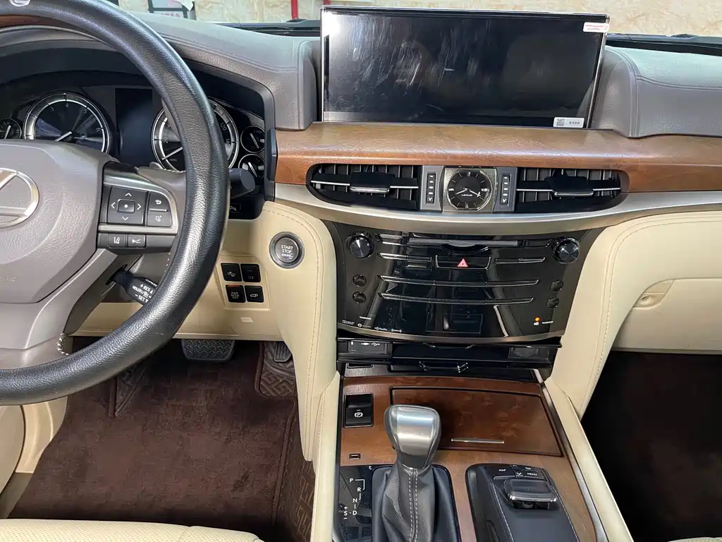 Lexus LX — миниатюра 13